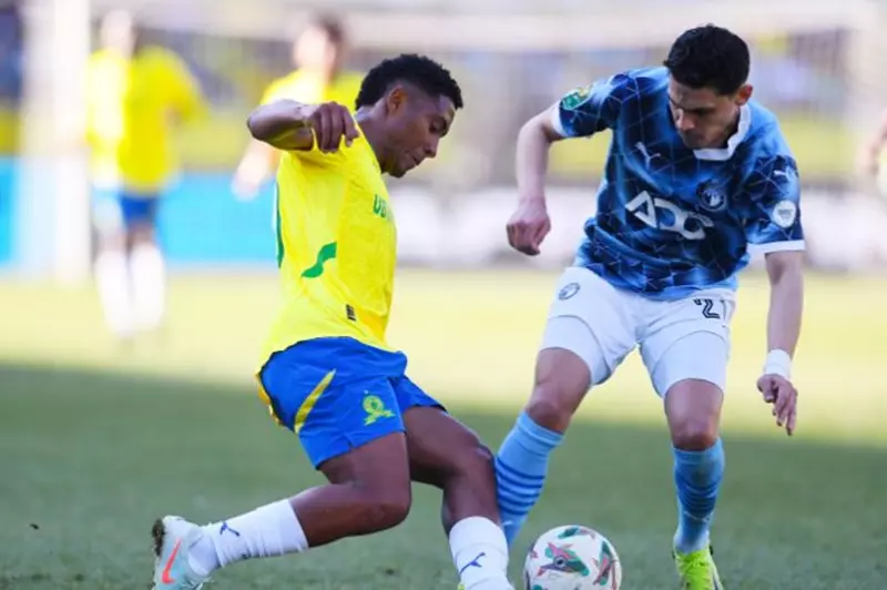 محمد حمدي خلال مباراة بيراميدز وصنداونز